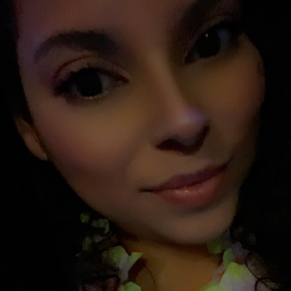 Meet your Posher, Azalea - Picture 1 of 1